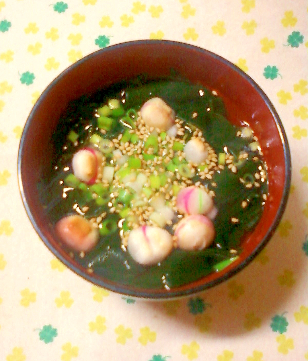 ☆椎茸だしのわかめと小ねぎと豆麩とごまのスープ☆