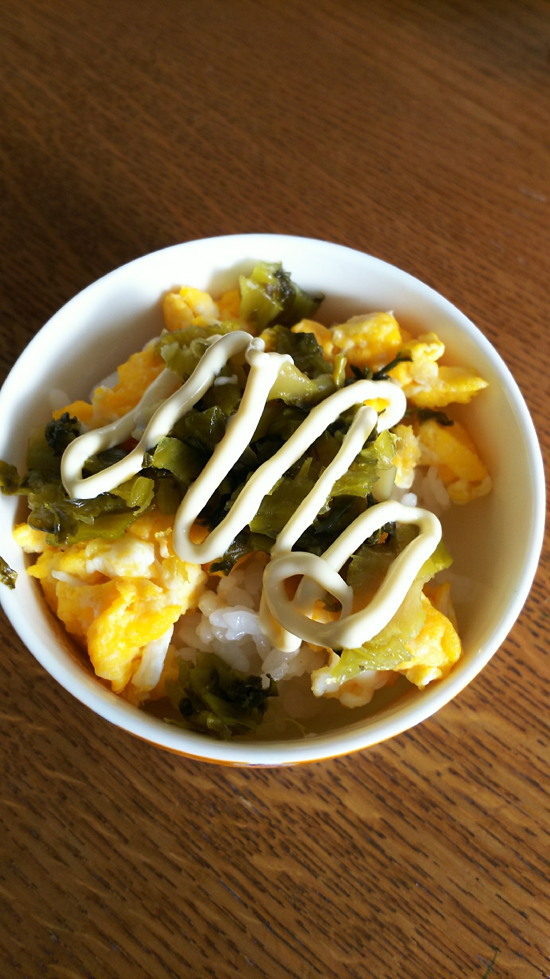 炒り卵と高菜のマヨご飯