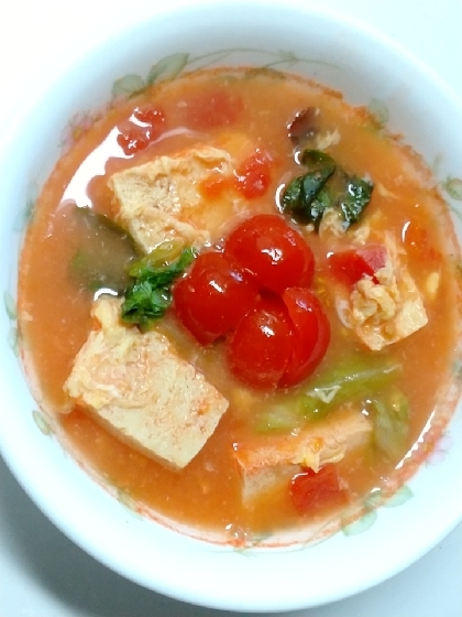 豆腐とレタスのトマトスープ