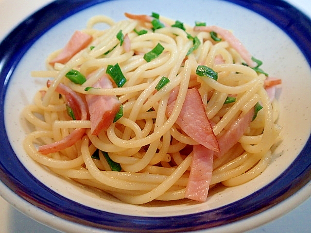 ダシダで　ハムと葱のミニパスタ♬