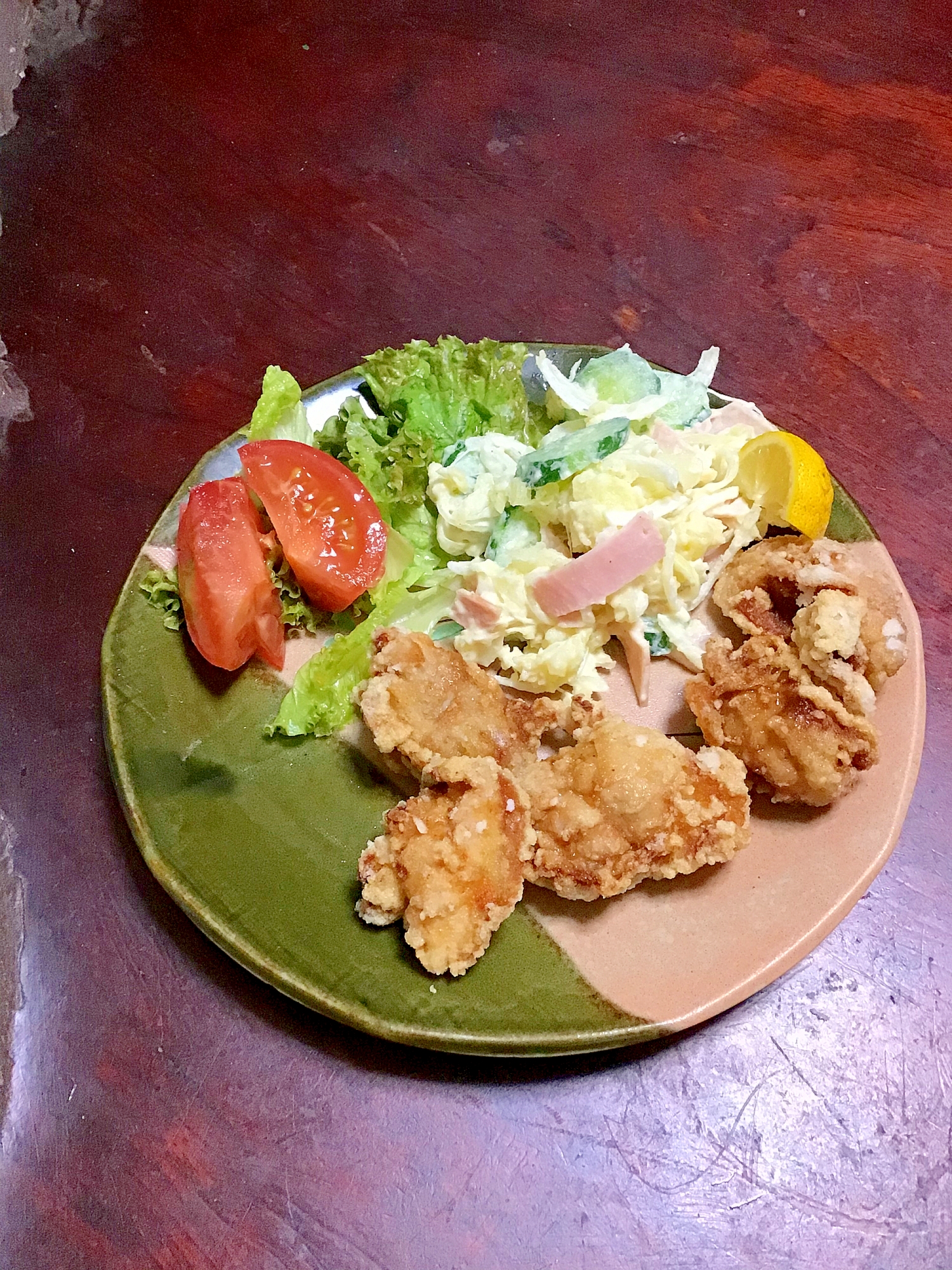 鶏のニンニク醤油の竜田揚げとハムポテトサラダ。
