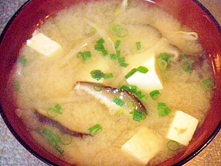 もやし＆椎茸＆豆腐のお味噌汁