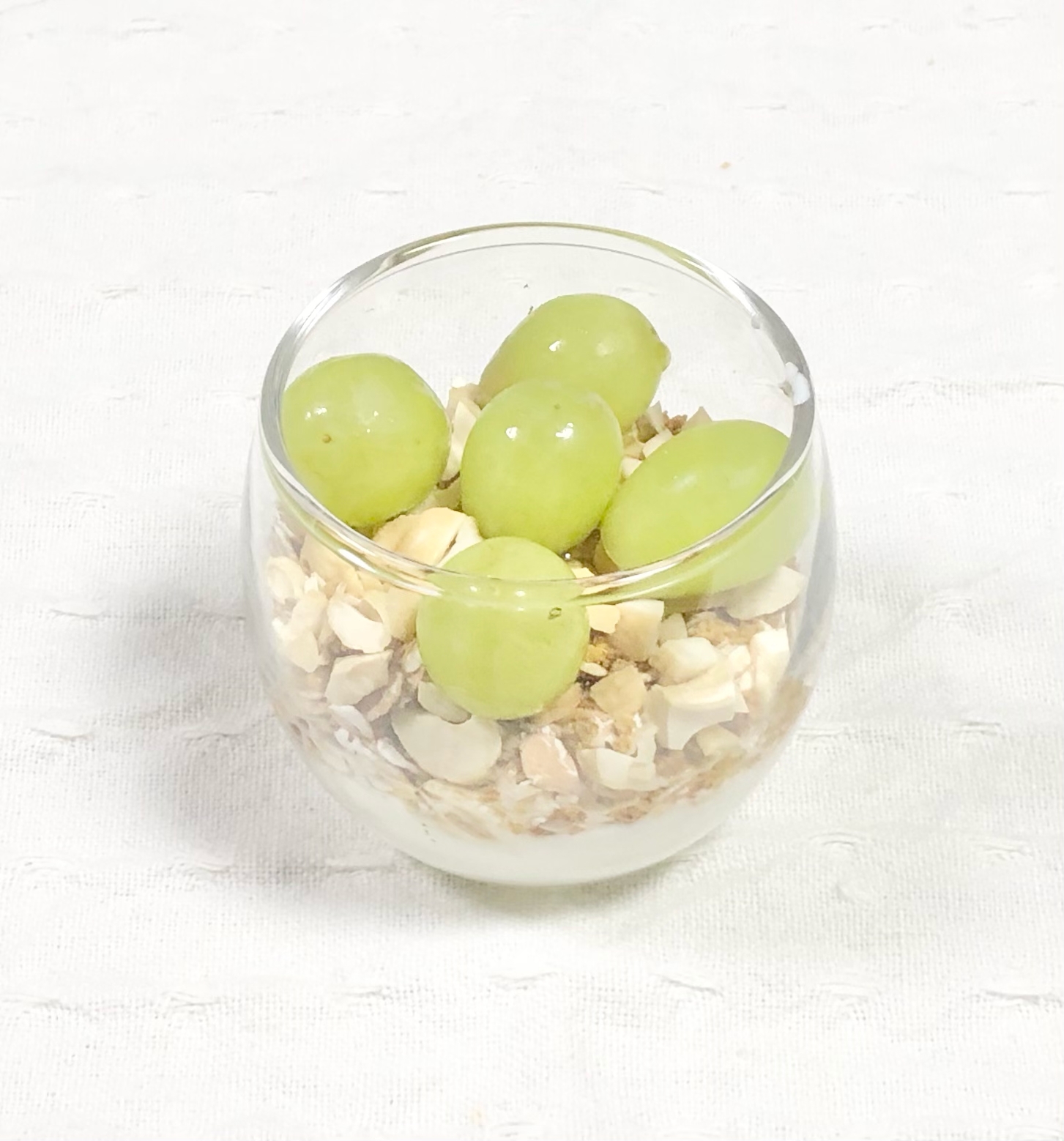 簡単 ミューズリーとナッツとぶどう入りヨーグルト レシピ 作り方 By くろみつきなこもち 楽天レシピ 簡単 ミューズリーとナッツとぶどう入りヨーグルト レシピ 作り方 By くろみつきなこもち 楽天レシピ