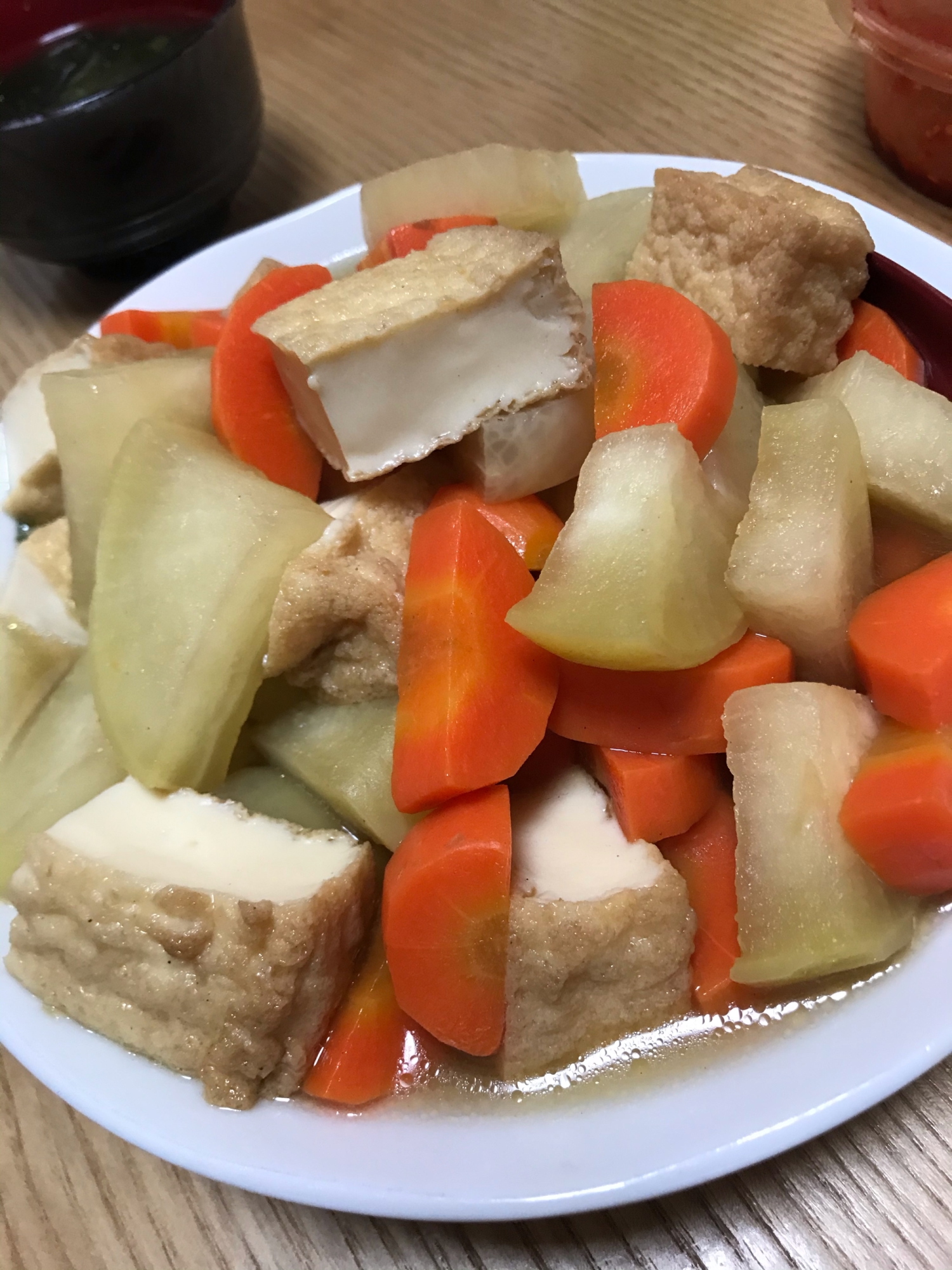 甘めのお出汁がおいしい根菜の煮物