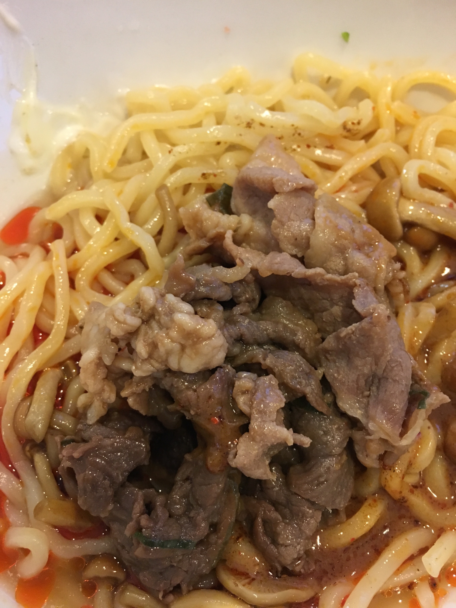 牛肉のせ汁なし坦々麺