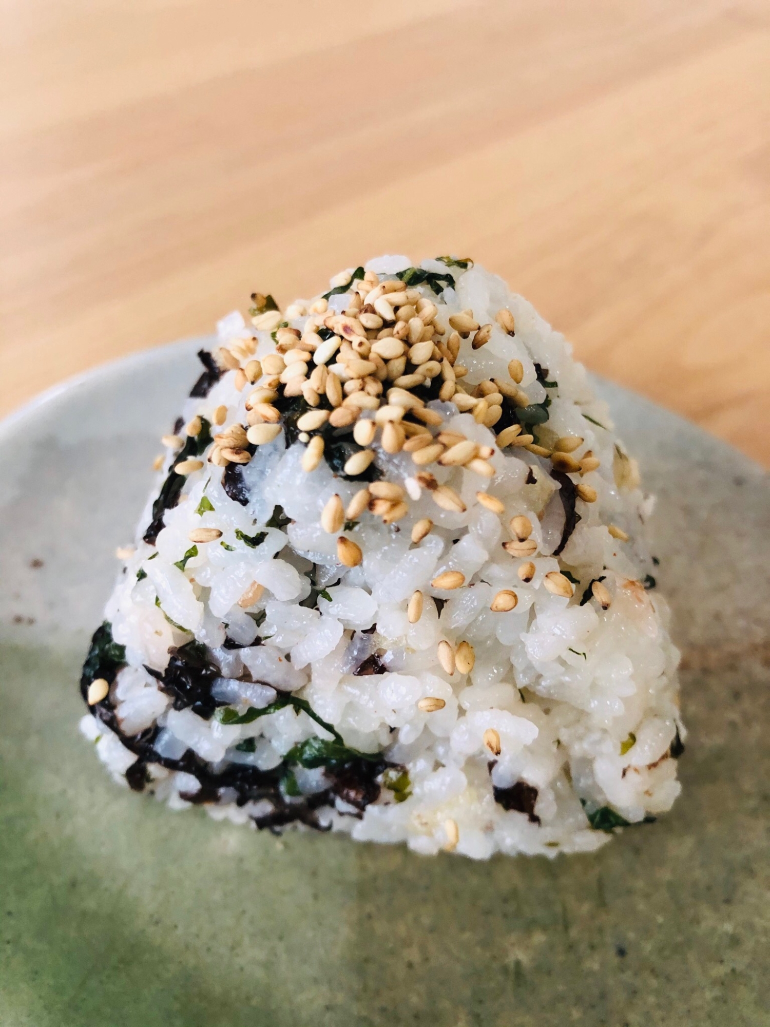 大葉と海苔の佃煮と天かすのおにぎり