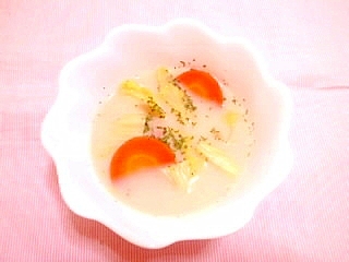 白菜と人参の豆乳スープ