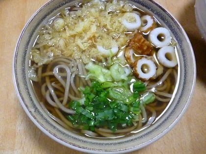 寒いからうどんがとっても温まって美味しかったです。ちくわ入りは初めてで美味しいねぇ～^^
どうもご馳走さまでした♪