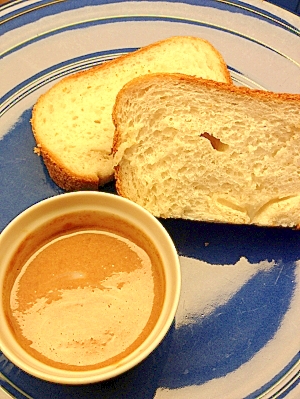 濃厚きな粉とコンデンスミルクのディップソースパン