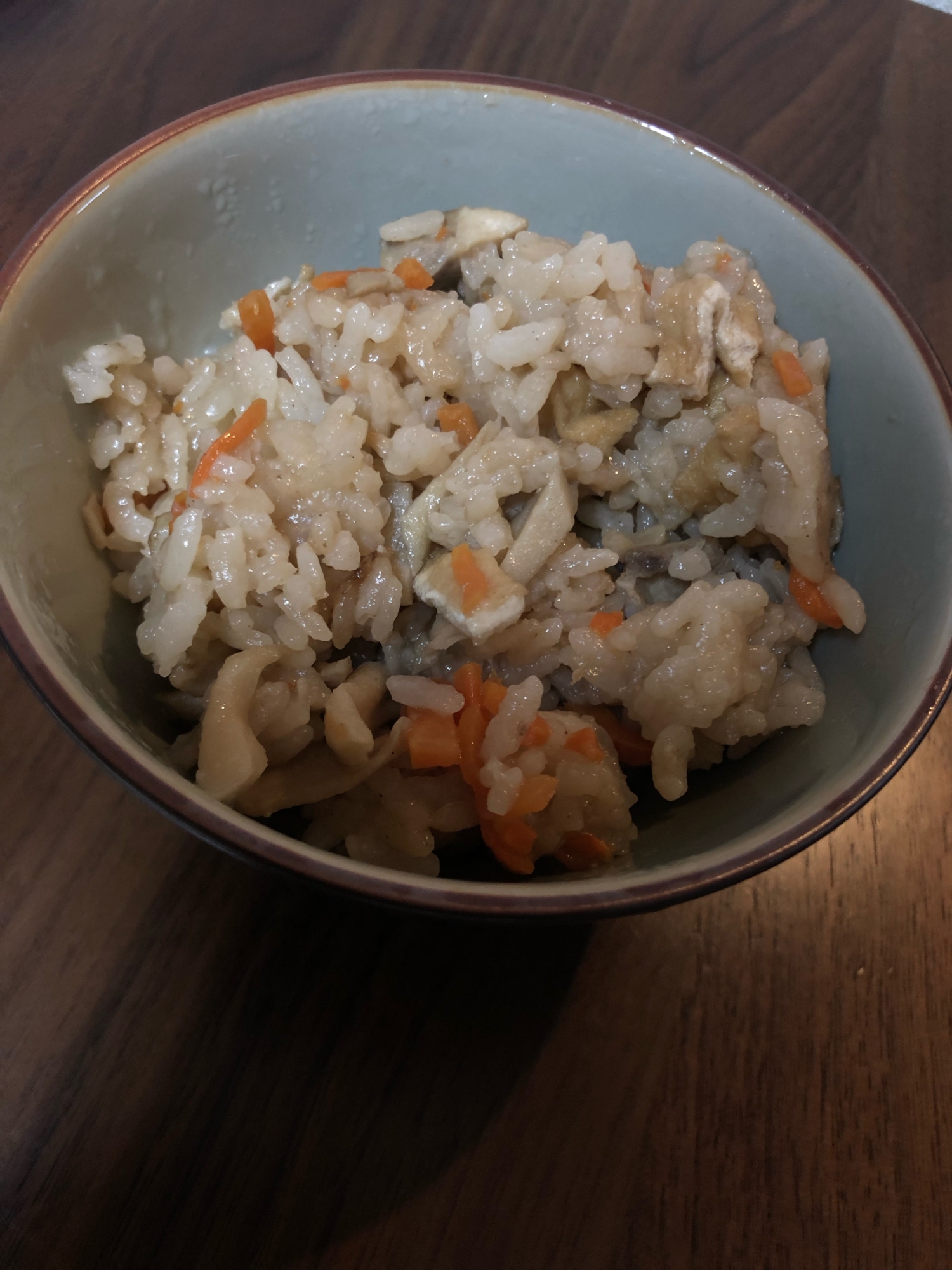 調味料3つ シンプル炊き込みご飯 レシピ 作り方 By きなこ0430 楽天レシピ 調味料3つ シンプル炊き込みご飯 レシピ 作り方 By きなこ0430 楽天レシピ