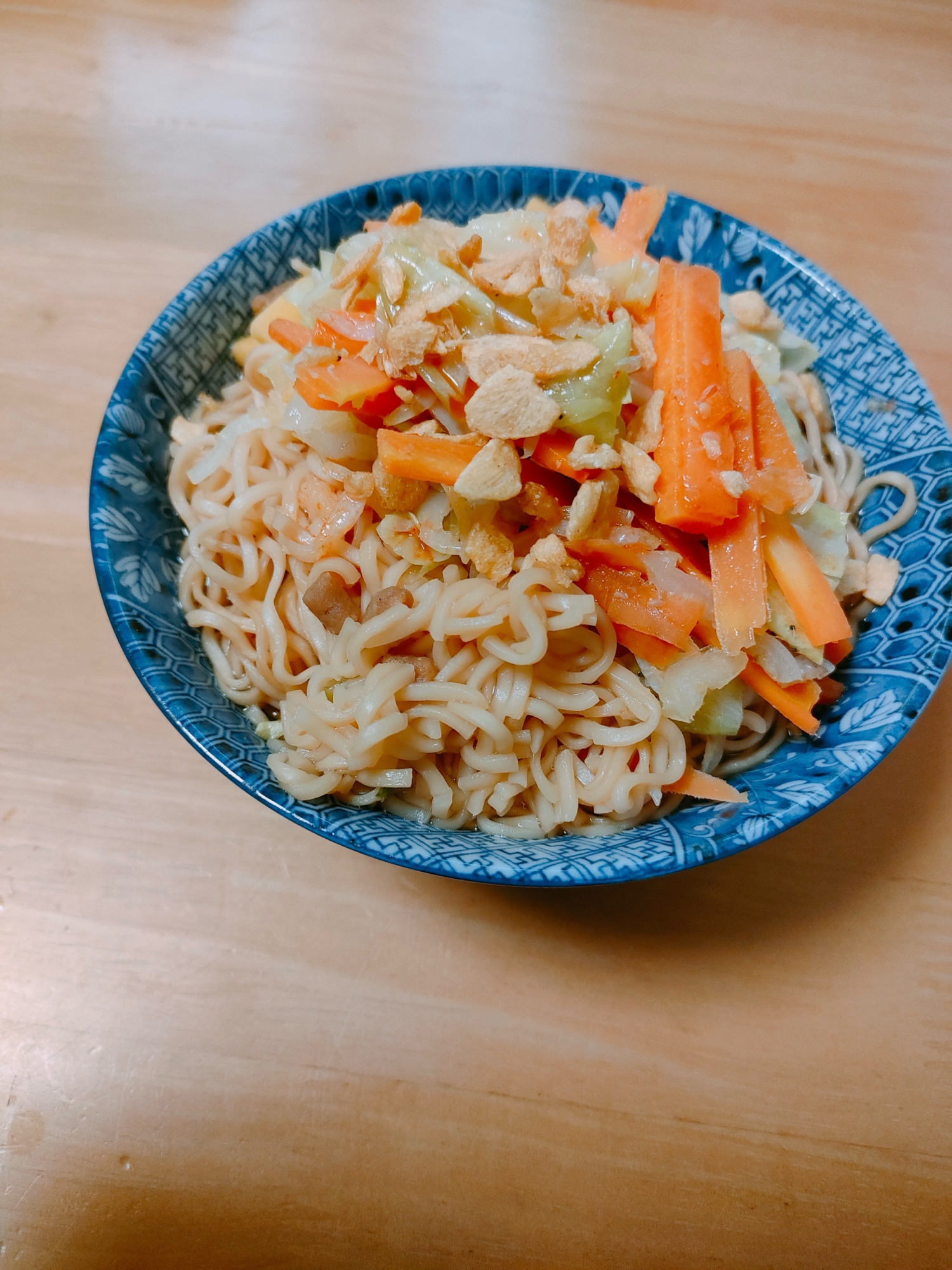 チキンラーメンde野菜たっぷりガーリックラーメン