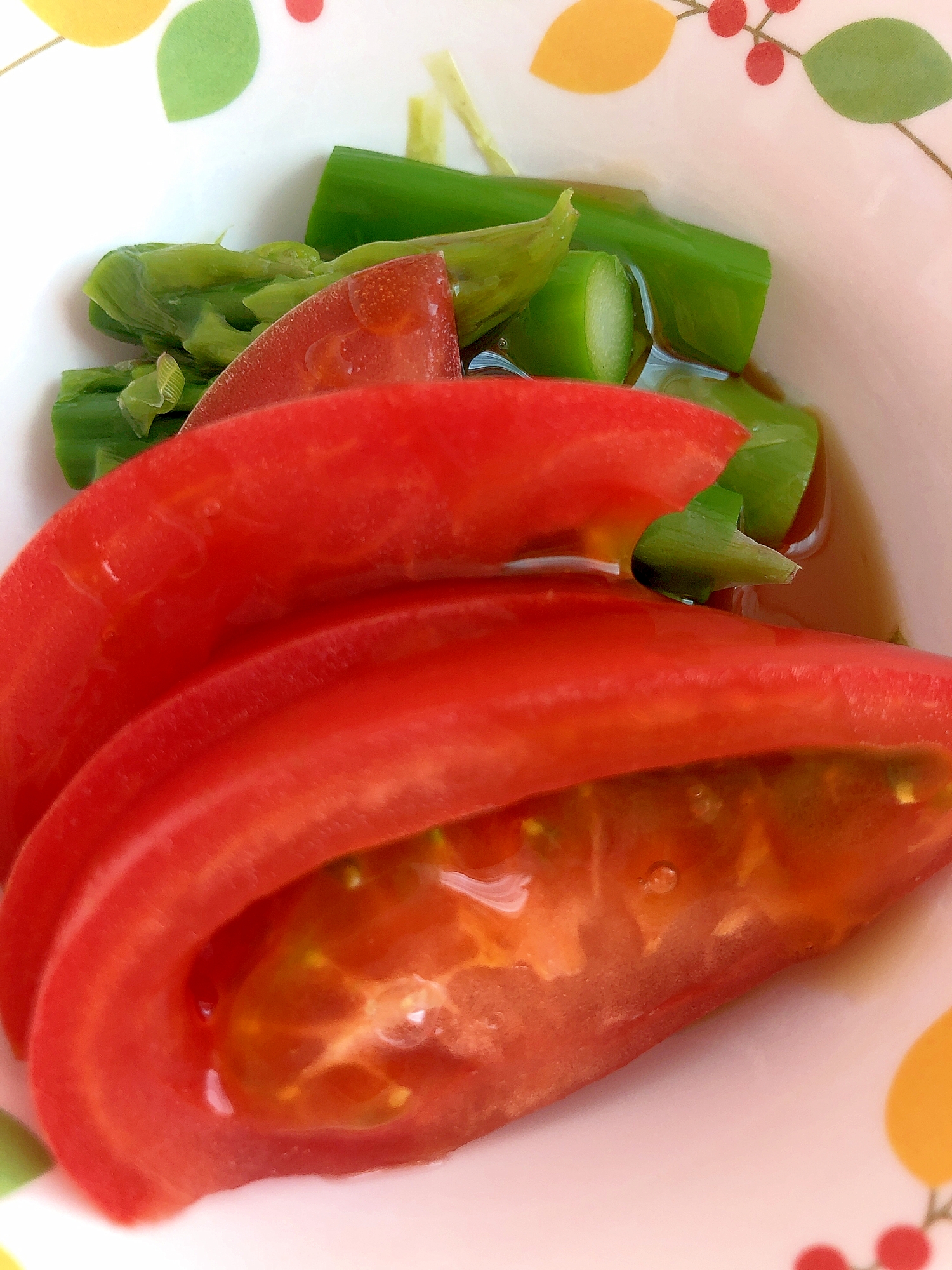 緑と赤のおいしいサラダ★トマトとアスパラのサラダ