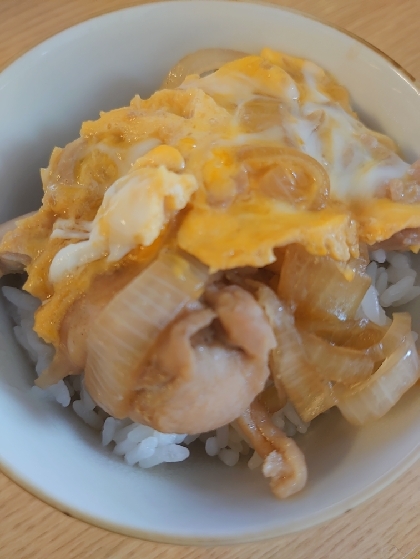 つくば茜鶏と玉葱の親子丼