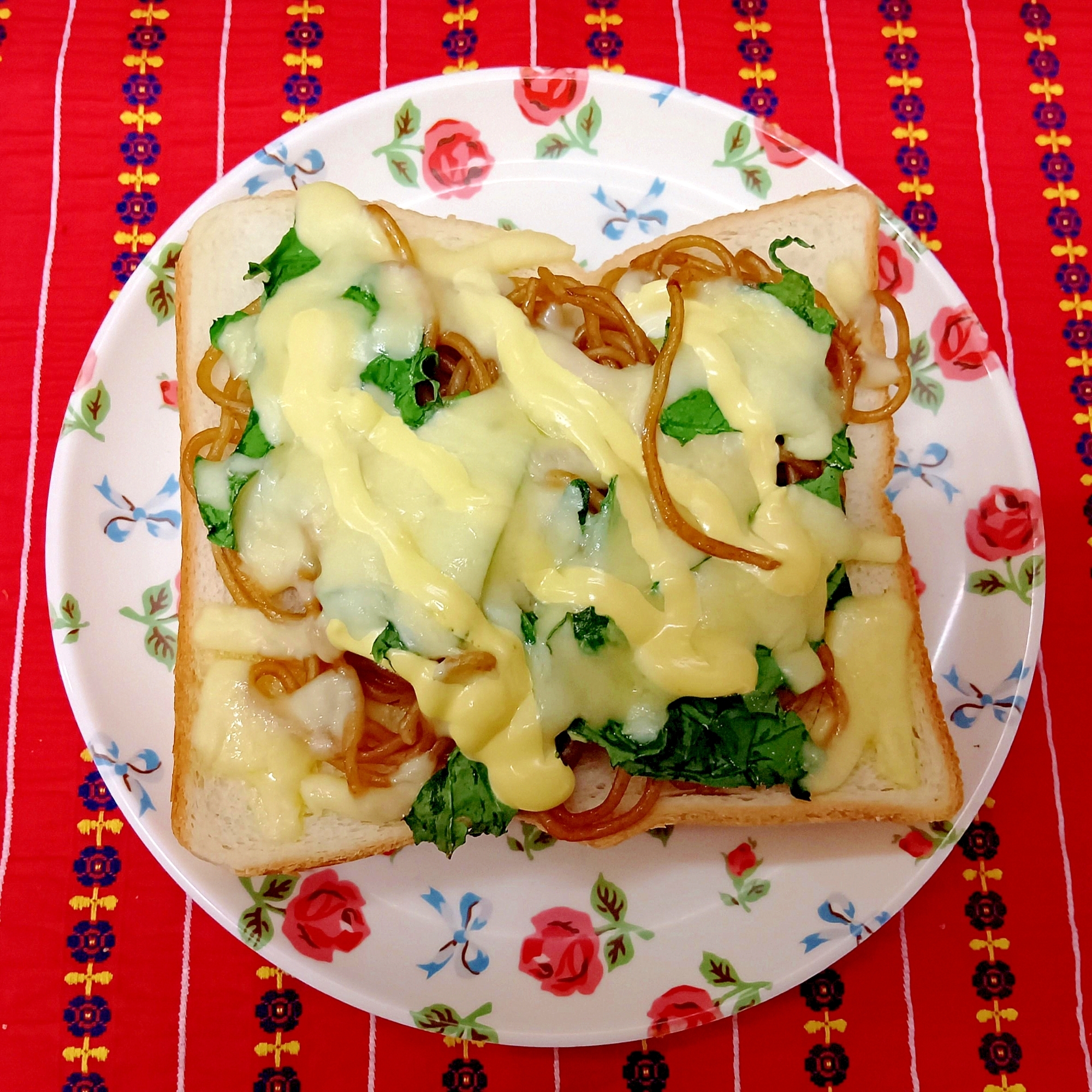焼きそばピザトースト