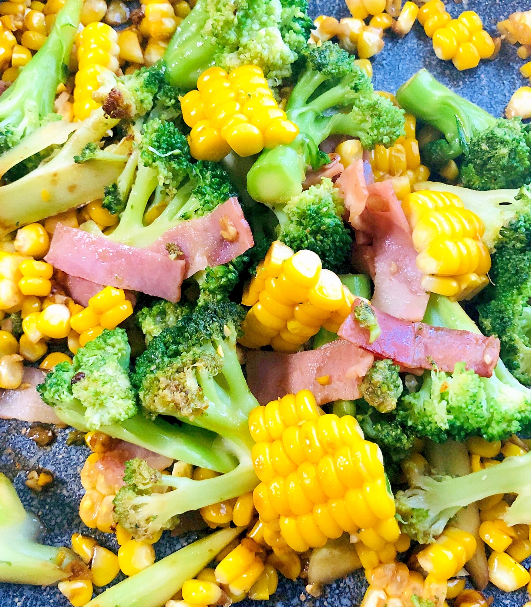 とうもろこしとブロッコリーのにんにくバター醤油