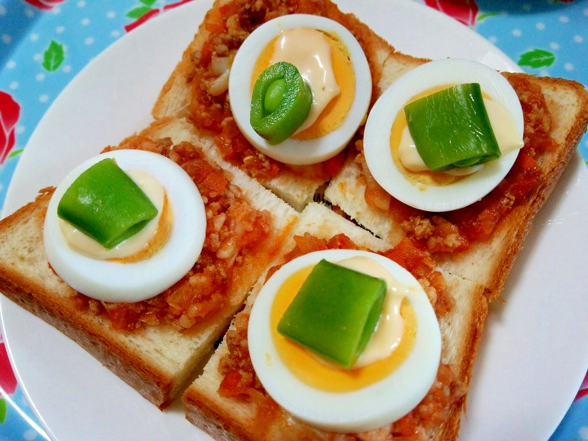 ミートソースをリメイク☆ゆで卵のトースト
