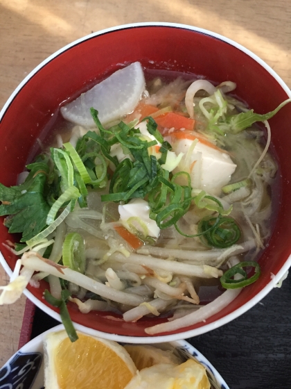 人参もやし油揚げの味噌汁