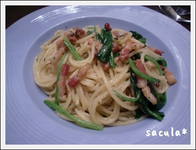 ほうれん草入れました！
コンソメのおかげで味が濃くなり、麺にいい味がからまって、最高に美味しかったです！
にんにくはみじん切りで頂きました！
またリピします★★