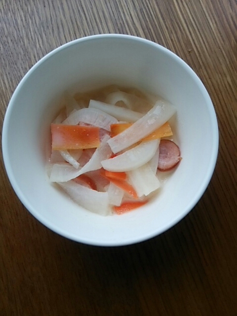 大根と人参とウインナーのミルク味噌スープ