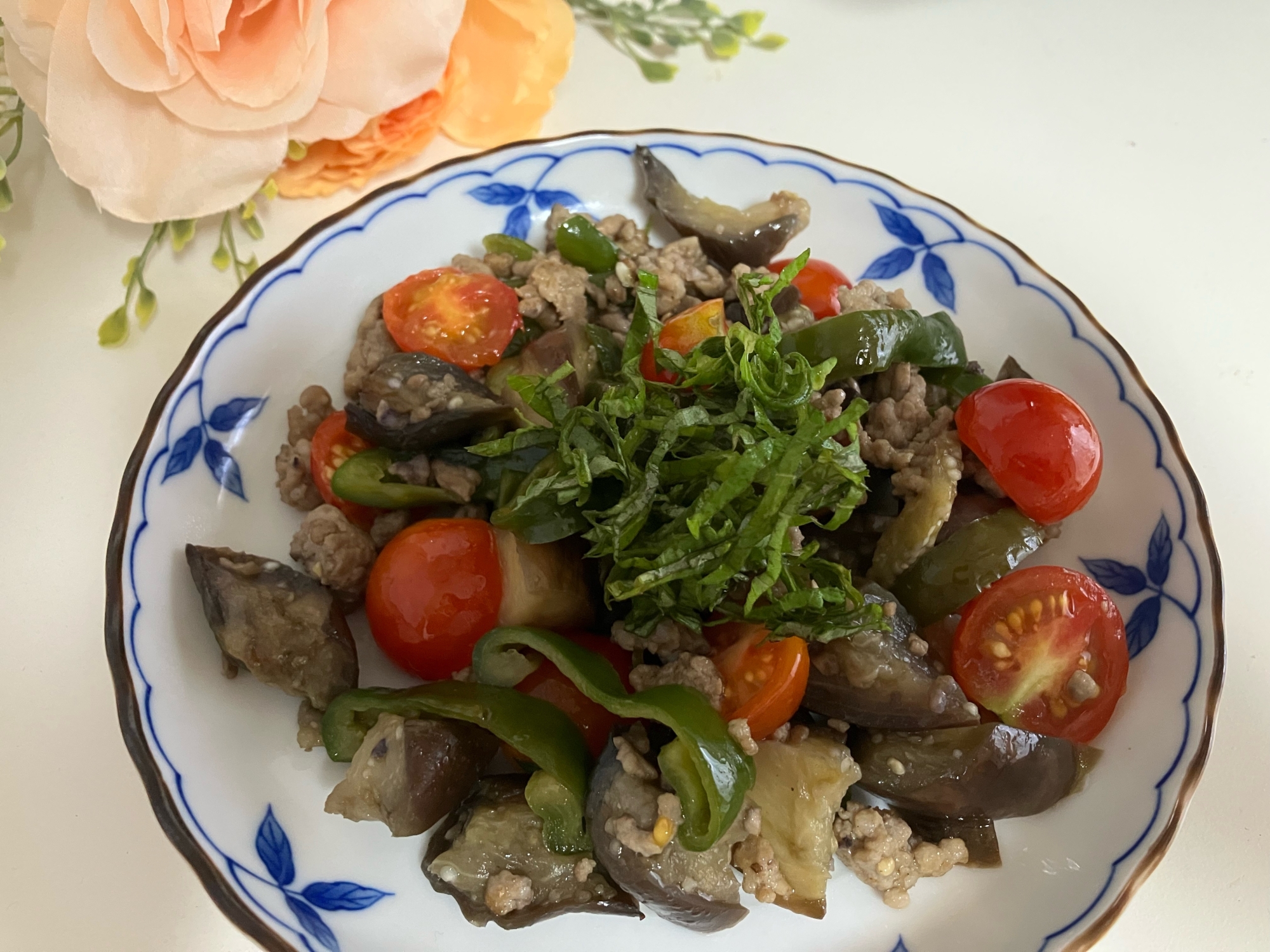 ナスとひき肉とピーマンとミニトマトの炒め物♡