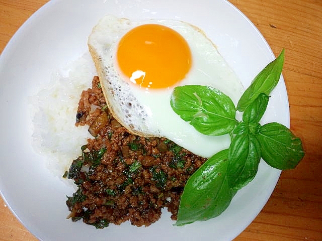 ちょっとタイ風　ひき肉バジルご飯