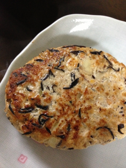 鶏胸肉と豆腐でひじきたっぷりハンバーグ