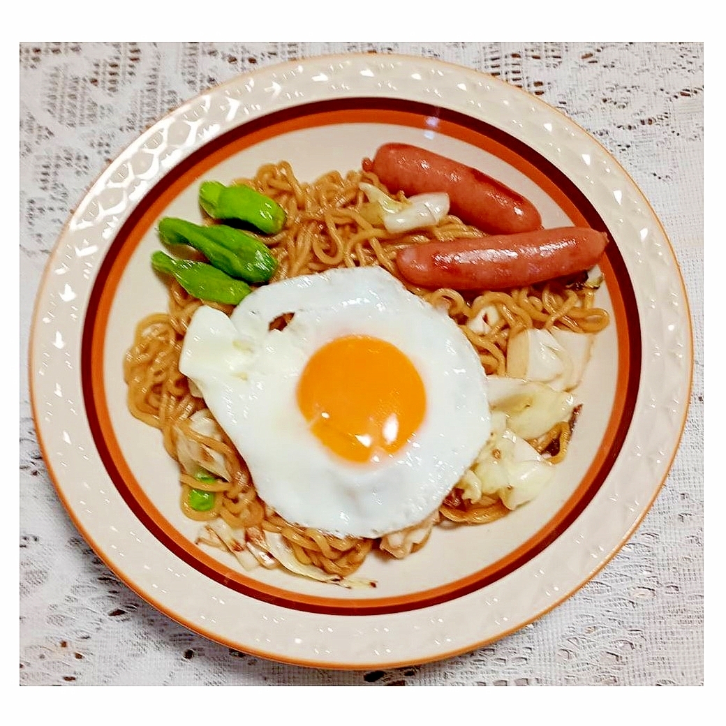 ソース焼きそば（目玉焼き・ウインナーetc..）