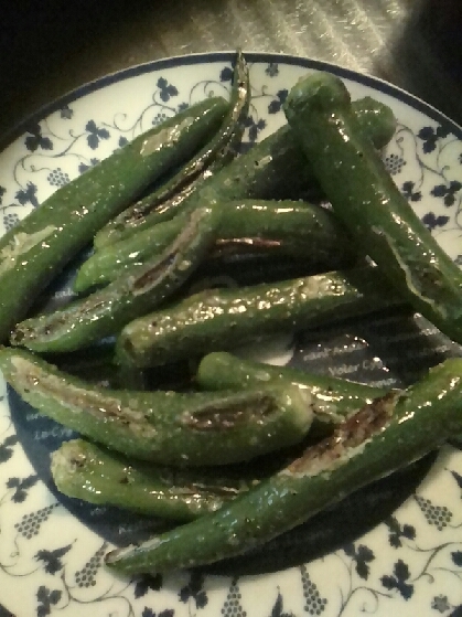 またししとう頂いたのでリピです♪前回は敬遠していた娘も今回は初挑戦！「おいしいー！」と、気に入り夢中で何本も食べていました(o^－^o)