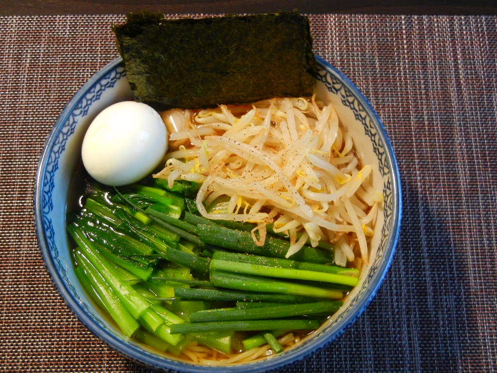 小松菜・分葱・もやしのあっさり醤油ラーメン