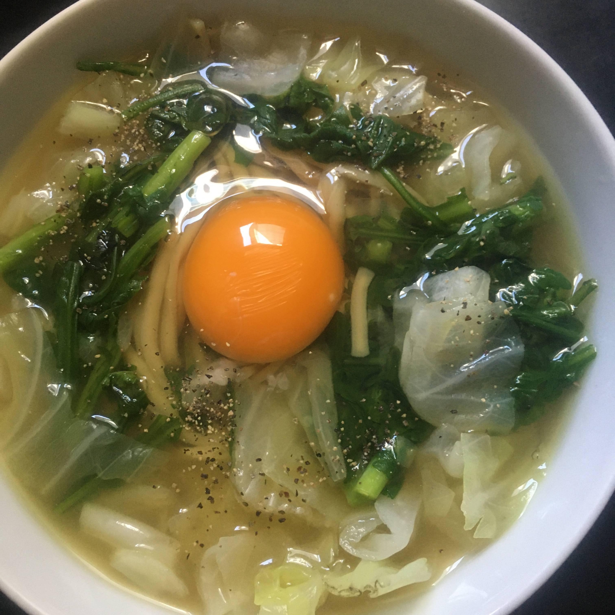 春菊、キャベツの月見塩ラーメン