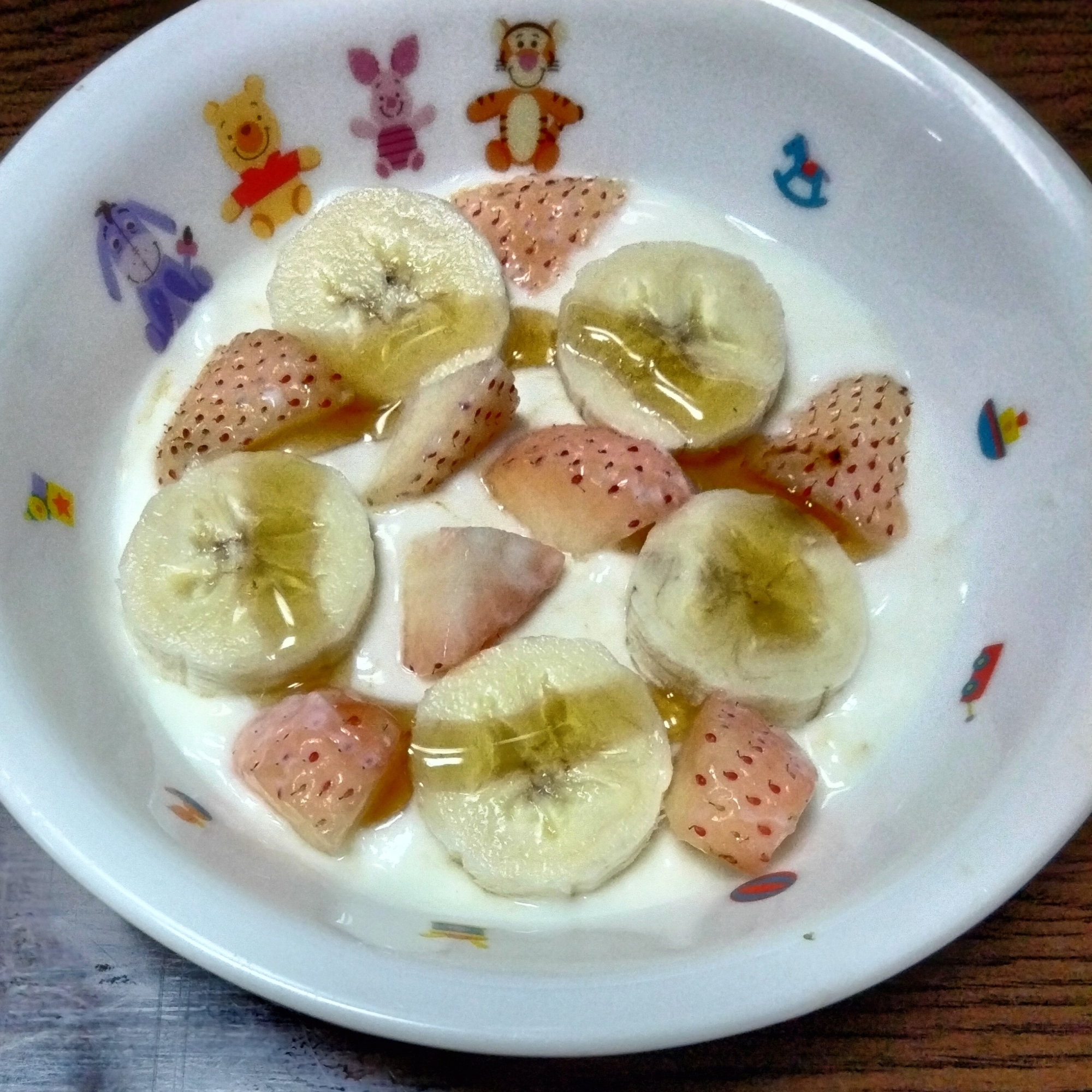 今日のヨーグルト♡コーヒー混ぜバナナ&白いちごのせ