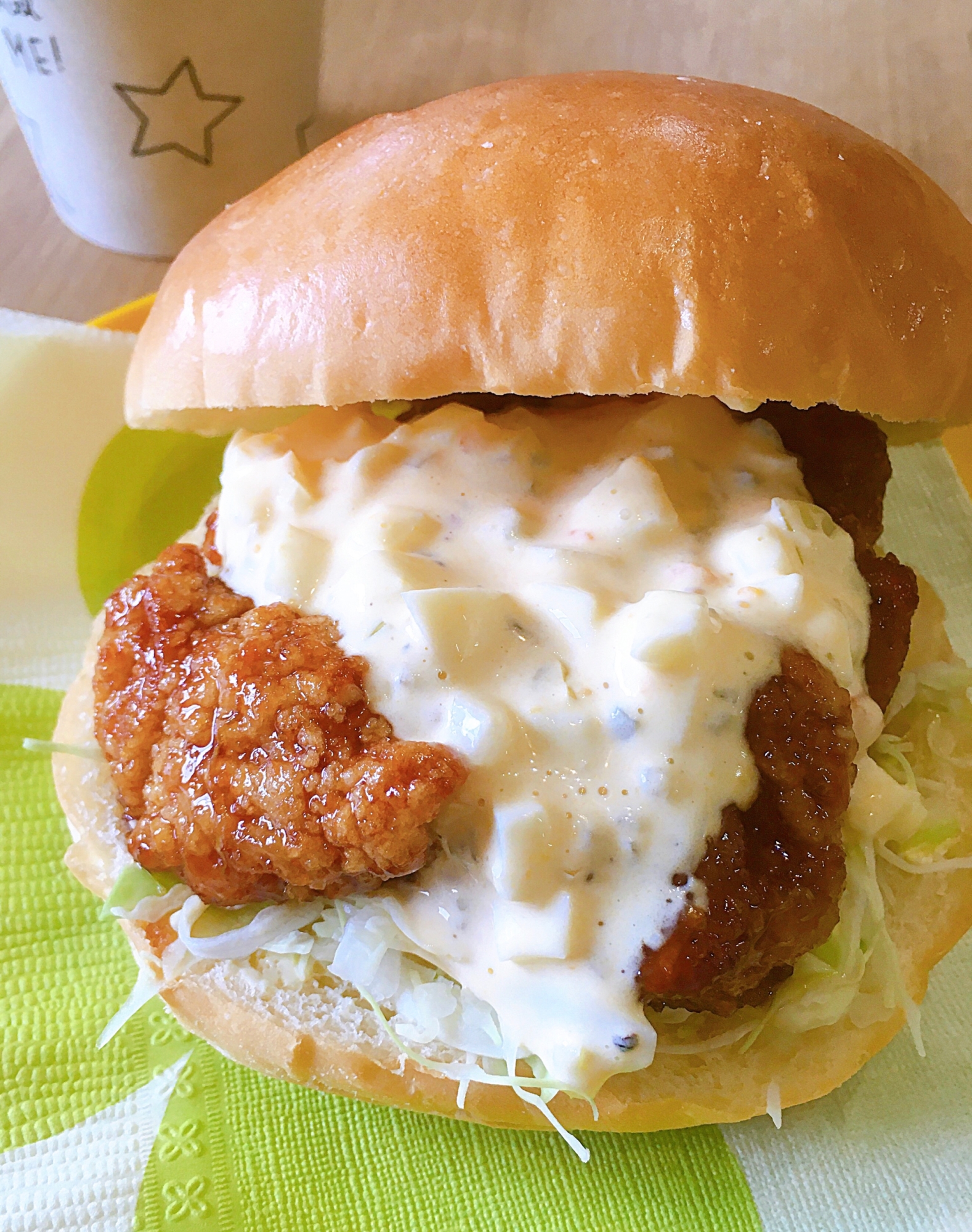 ボリューム満点♡チキン南蛮バーガー