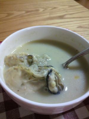 牡蠣とごぼうの豆乳スープ