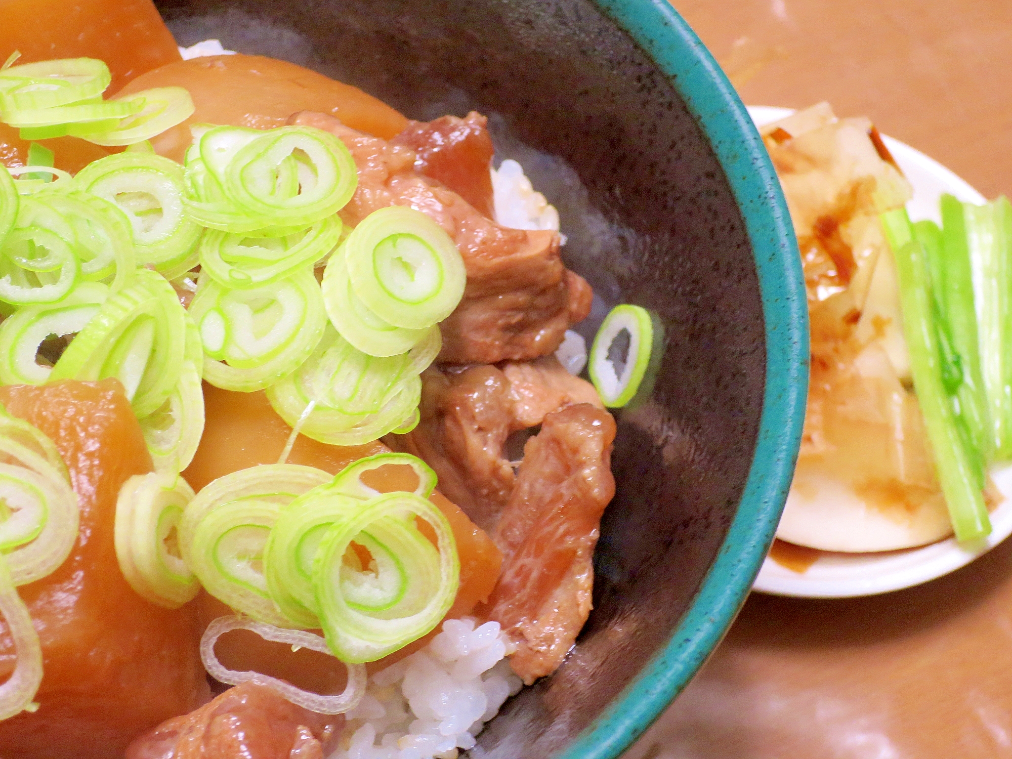 今日も元気だ大根がうまい、牛筋大根丼