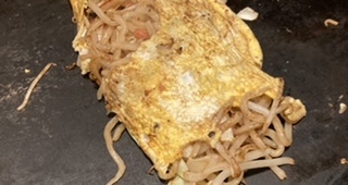 焼きそばオムレツ