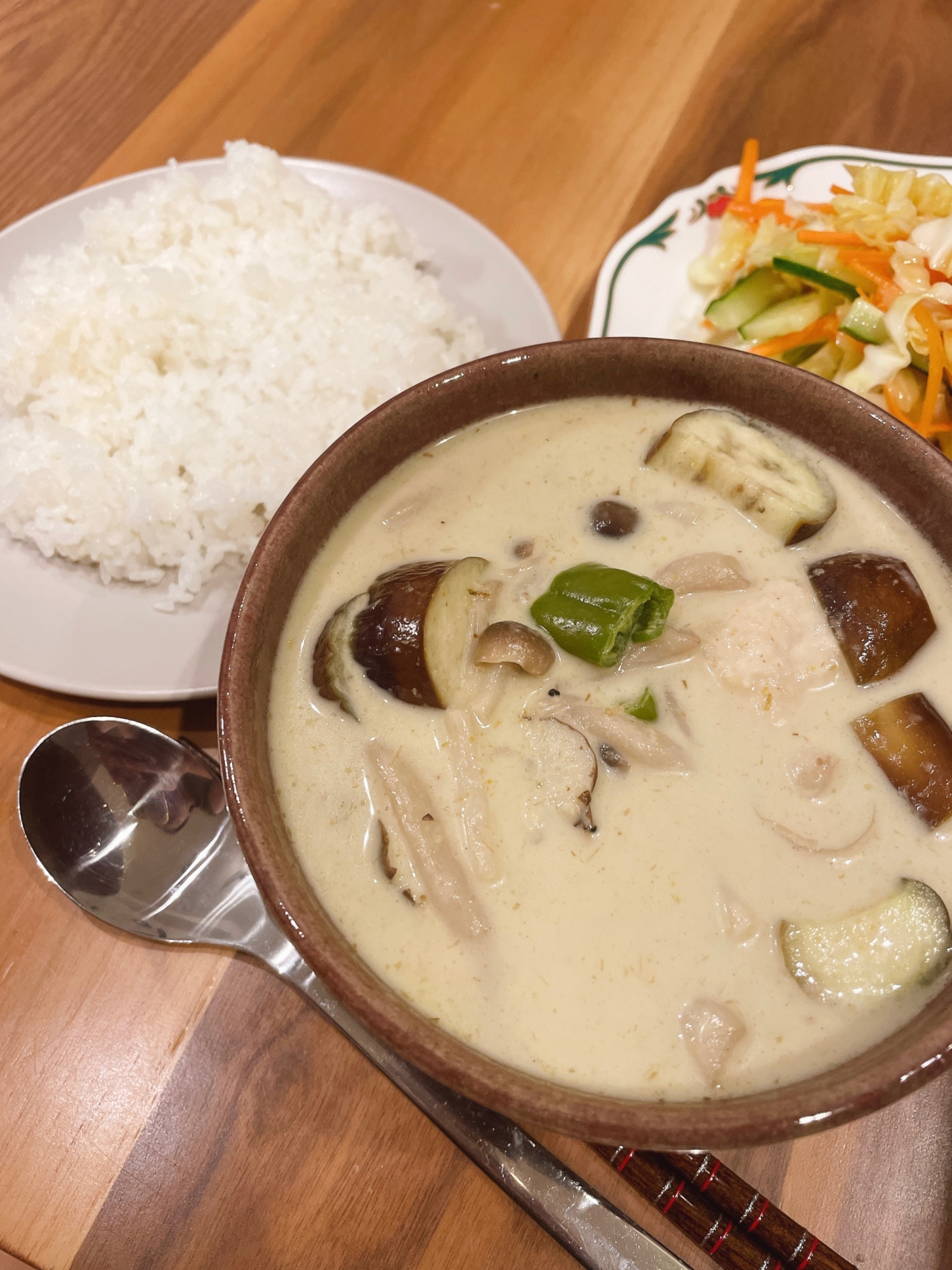 行った気分♪エスニック♪鳥団子のグリーンカレー