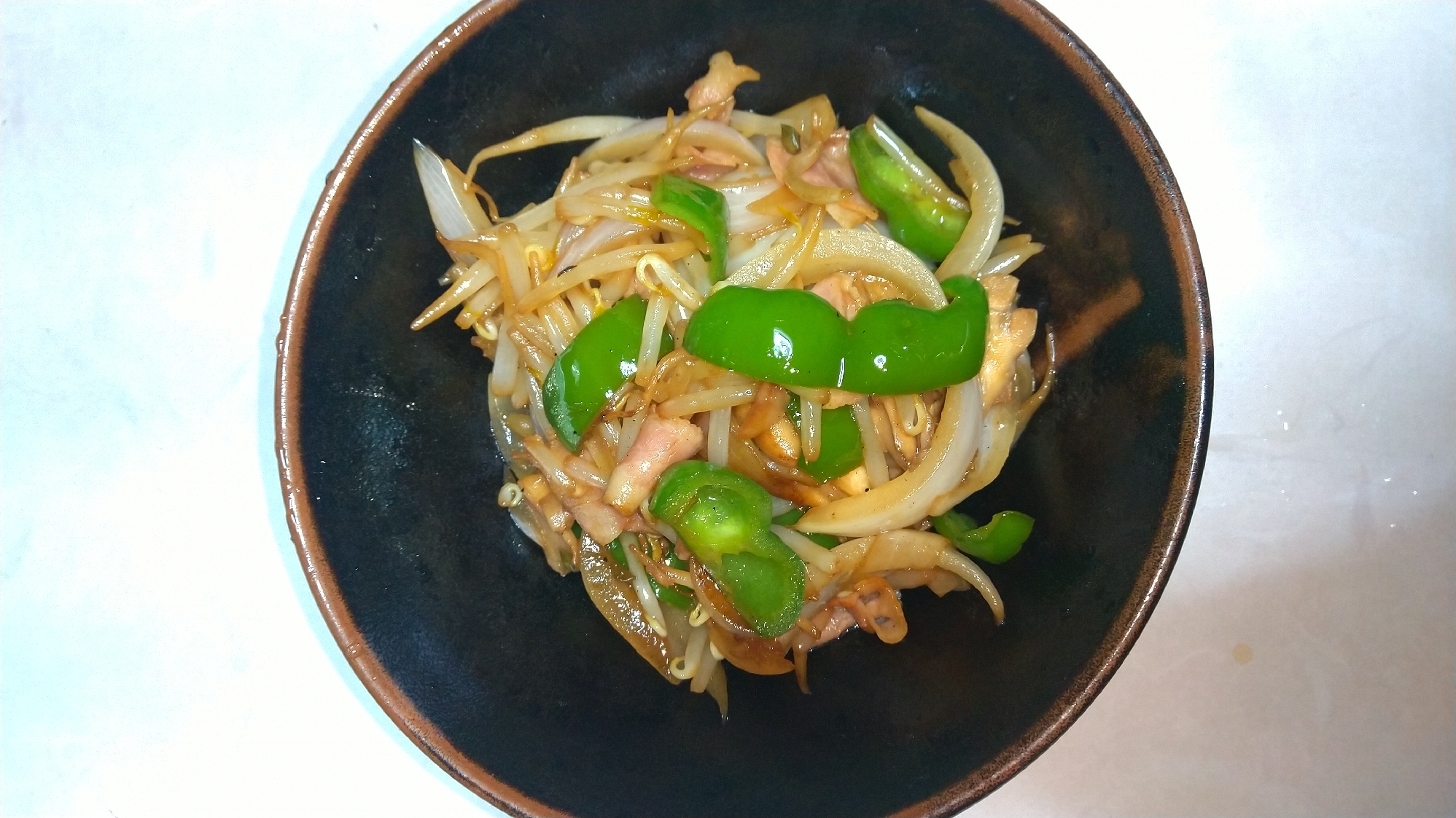 モヤシとピーマンの野菜炒め