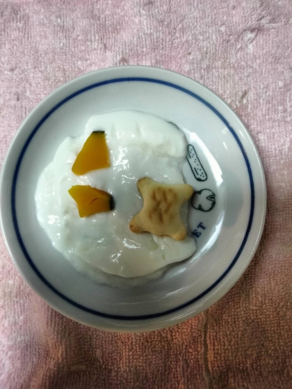 今日のヨーグルト♡かぼちゃ煮&ビスケット