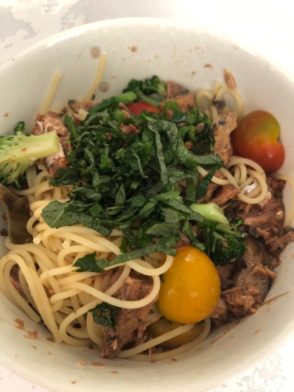 鯖缶とトマトで作る冷製パスタ