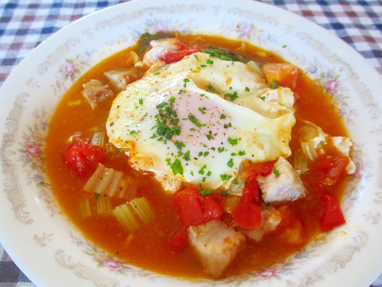 セロリと卵のトマトスープ