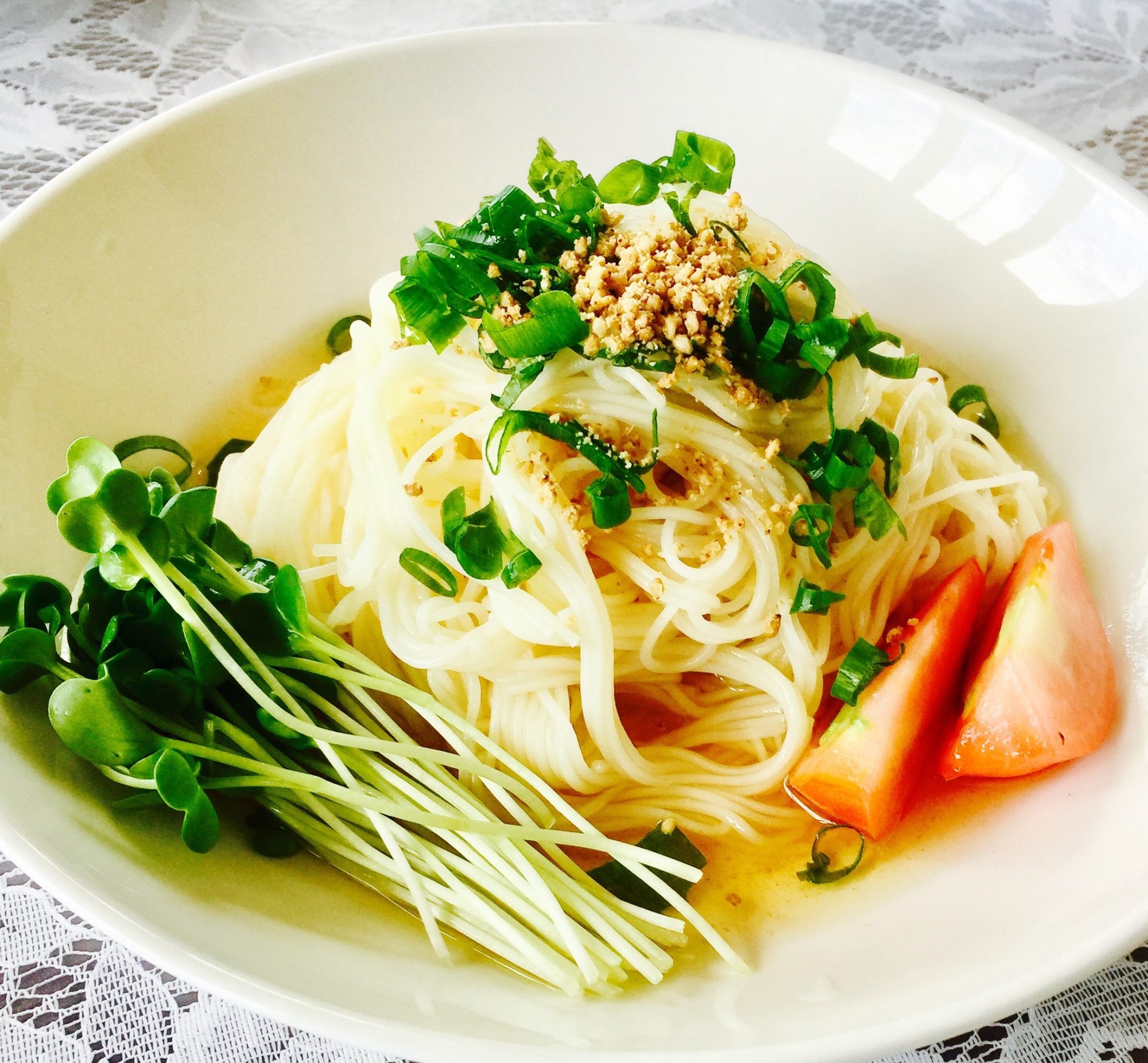 トマトとカイワレのヘルシー素麺