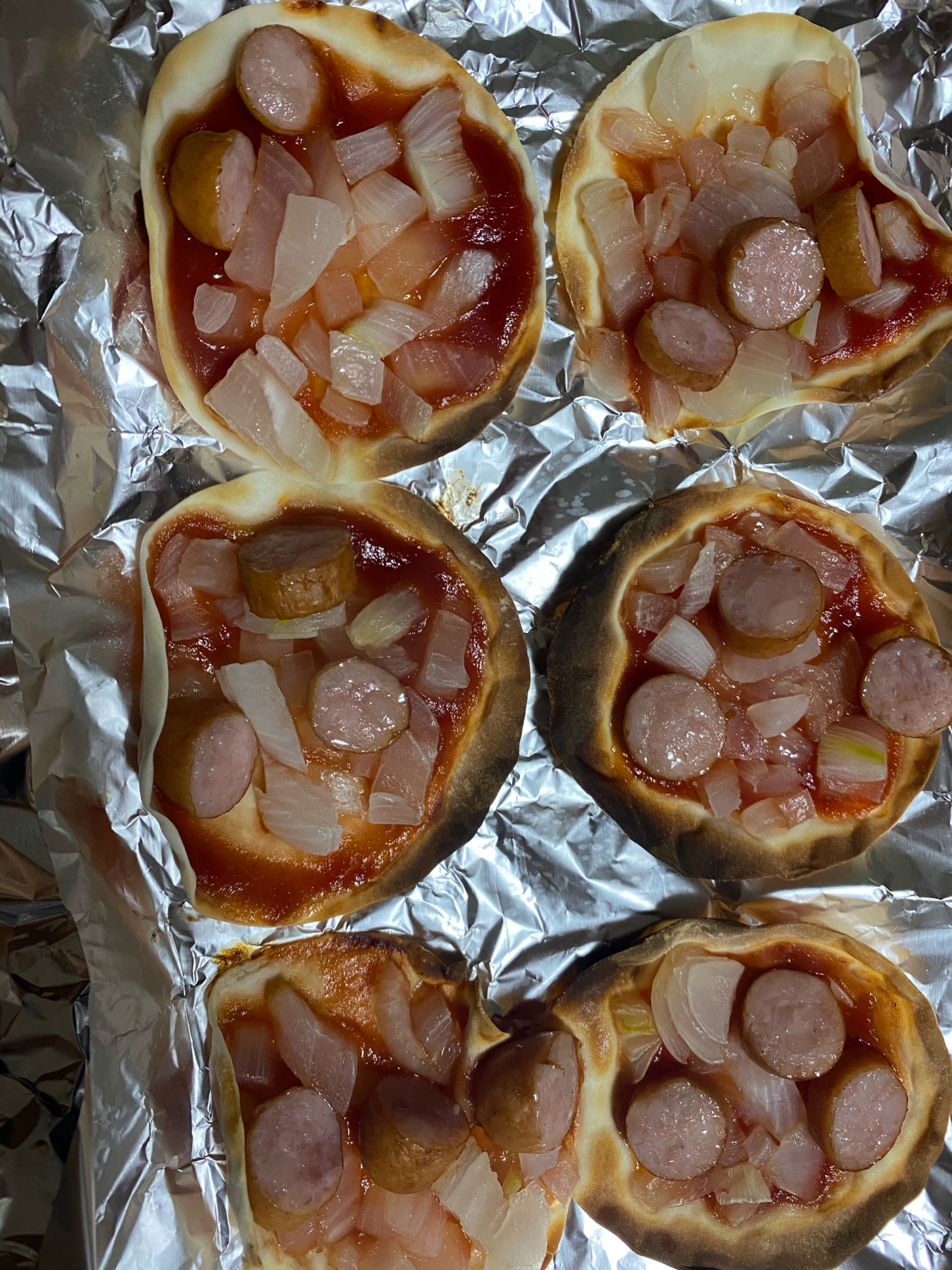 餃子の皮でなんちゃってピザ。