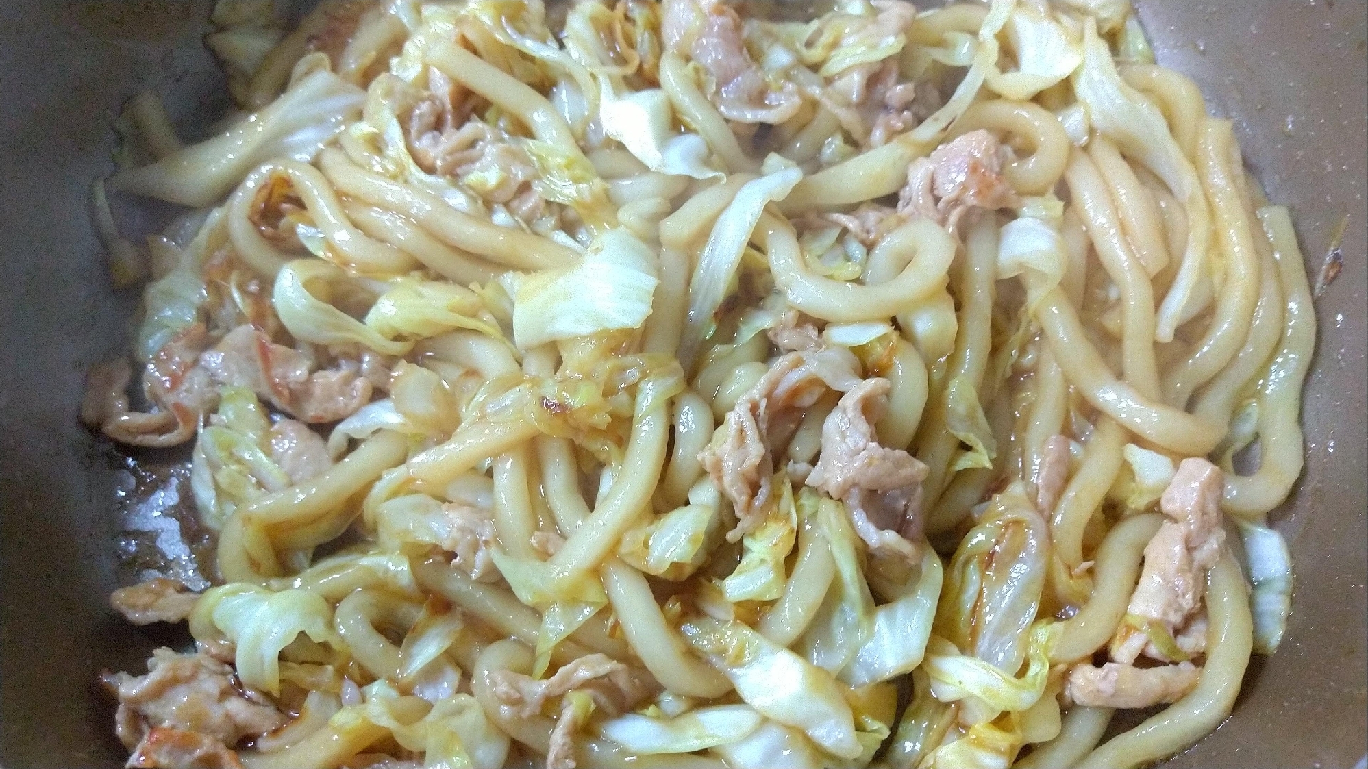 豚肉とキャベツのすき焼きタレ焼きうどん