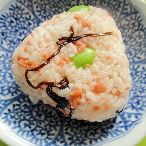 鮭フレークと枝豆塩昆布のおにぎり レシピ 作り方 By Mint74 楽天レシピ 鮭フレークと枝豆塩昆布のおにぎり レシピ 作り方 By Mint74 楽天レシピ