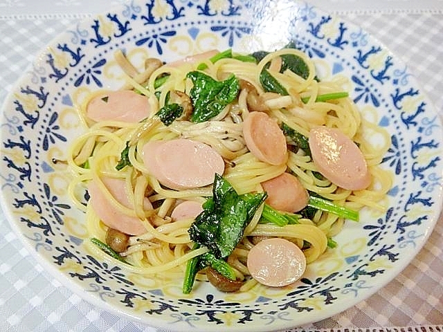 魚肉ソーセージとしめじほうれん草の和風パスタ