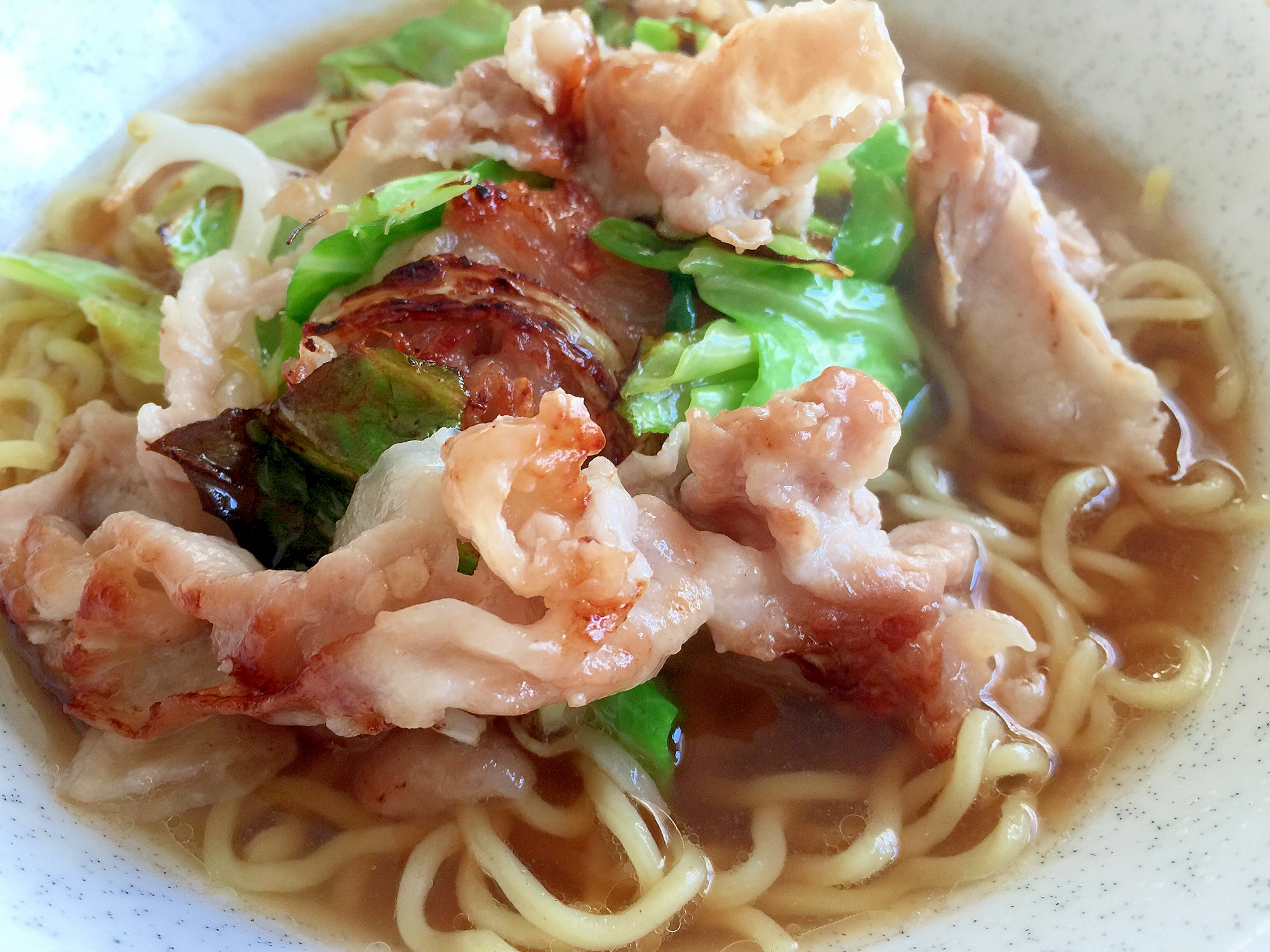 豚バラキャベツのにんにく風味醤油ラーメン