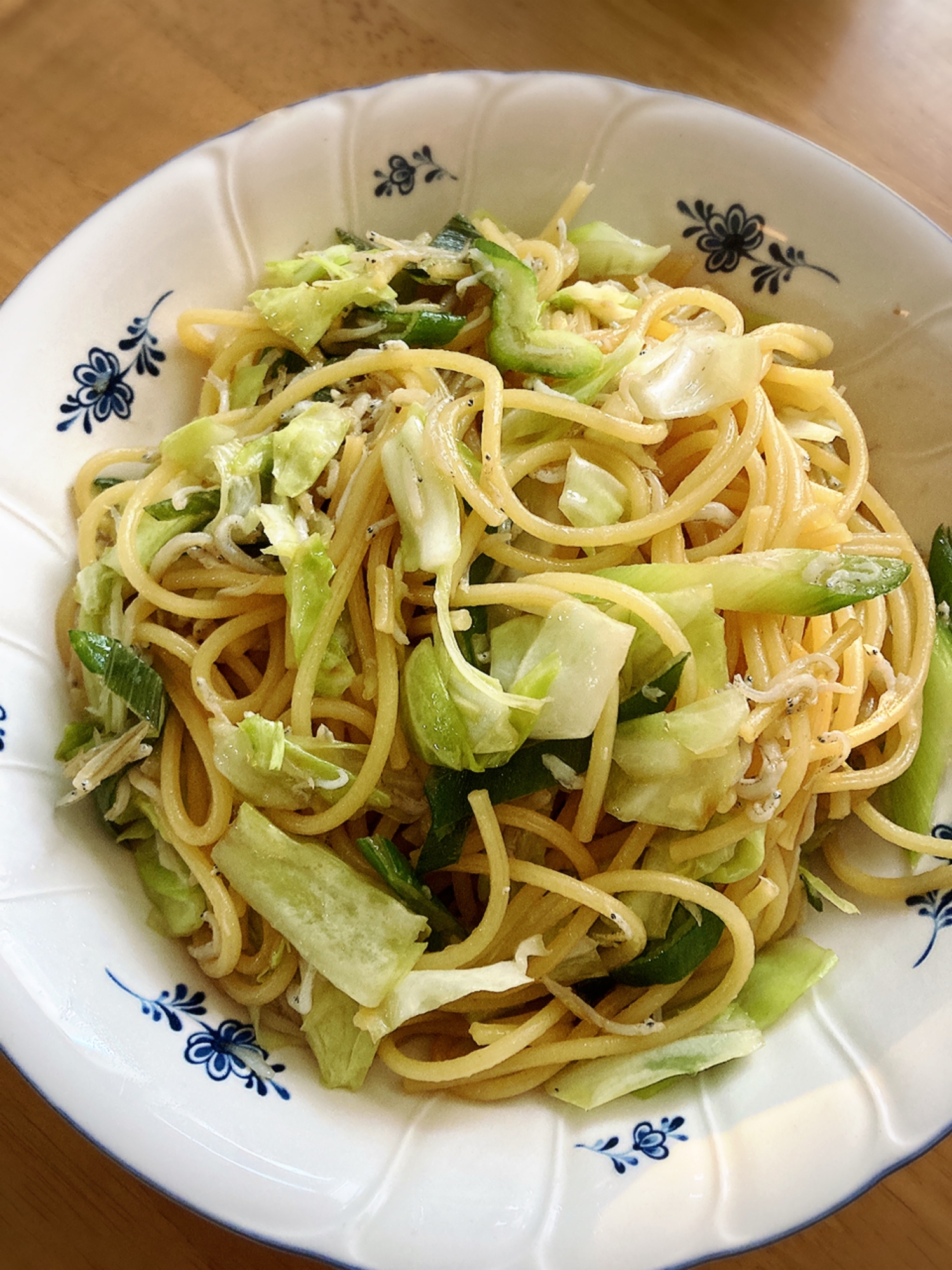 ネギとキャベツとしらすのパスタ