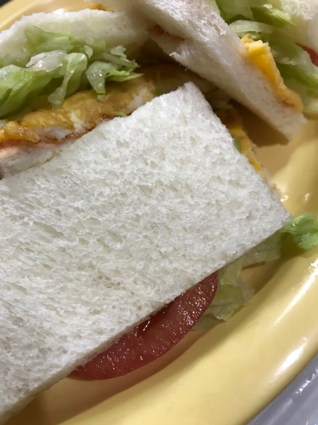 サンドイッチ用パンで☆薄焼き卵とトマトのサンド☆