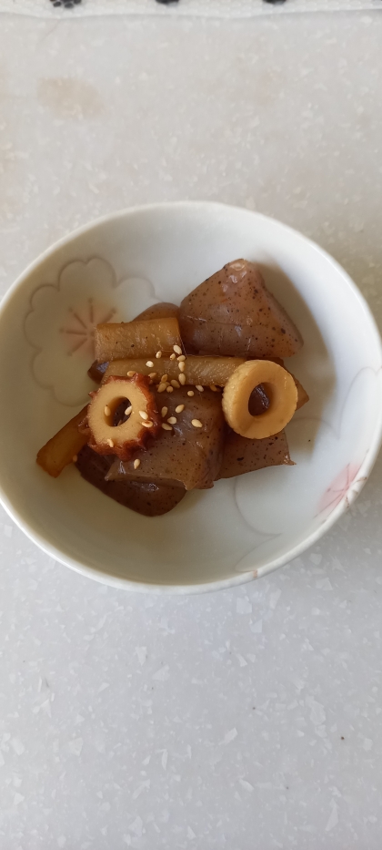 こんにゃくが食べたくって作ってみました。大根と竹輪も入れたら、子供も喜んで食べてくれました。