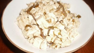 豆腐と佃煮で簡単な混ぜ炒り卵